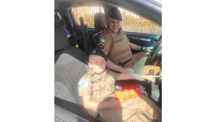 Pinhão - Policiais Militares fazem surpresa para menino de 5 anos